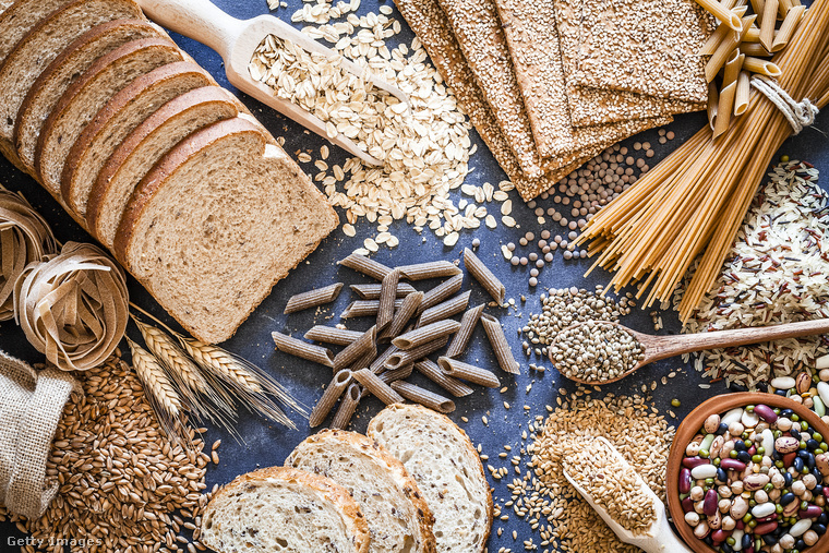 Teljes kiőrlésű gabonafélék&nbsp;A teljes kiőrlésű gabonák, mint a quinoa, az árpa és a barna rizs, segíthetnek a vércukorszint egyensúlyban tartásában és a jóllakottság hosszabb ideig való fenntartásában