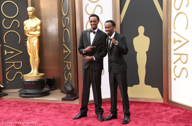 Barkhad Abdirahman (balra) és Barkhad Abdi érkezik az Oscar-gálára