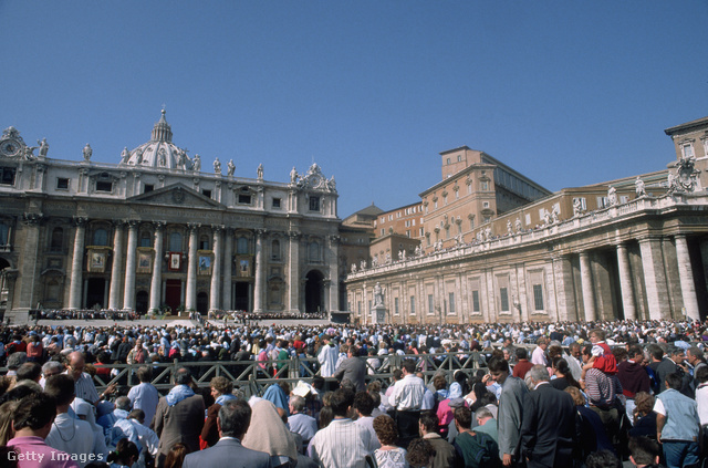 Minden évben tömegek látogatják a Vatikánt, ez komoly munkát jelent az ott dolgozóknak
