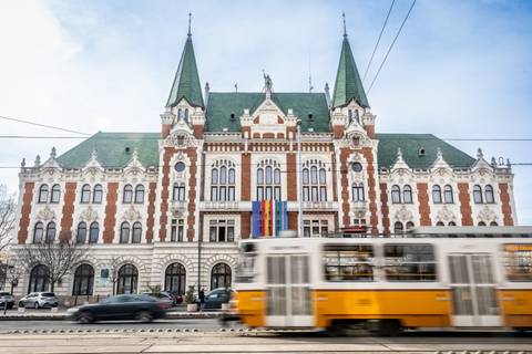 Ingyen járhatjuk be az egyik legszebb budapesti városházát