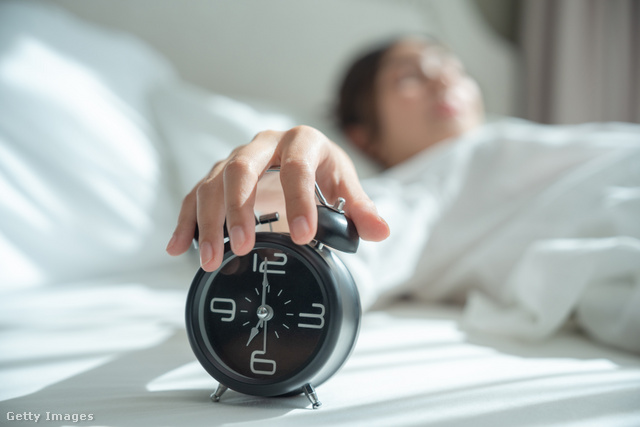A 18 és 64 év közötti felnőttek számára hét és kilenc óra közötti alvást javasolnak