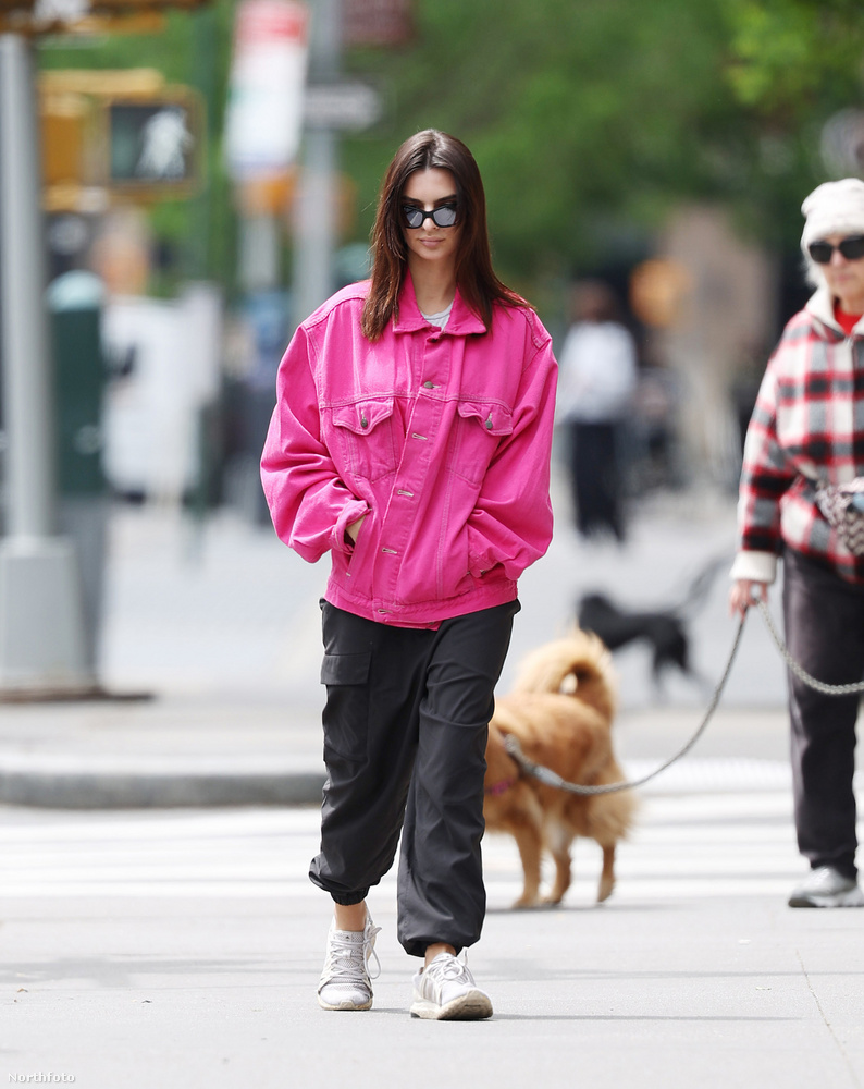 Emily Ratajkowski is New York utcáin futott bele a paparazzikba
