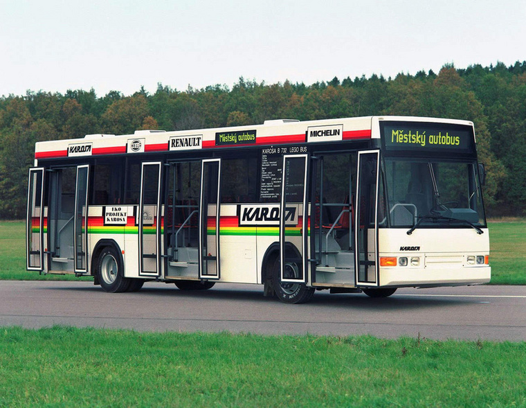 Karosa B 732.1670 (1993) A cseh Karosa 1993-ban mutatta be a példás ipari összefogással készült „Lego” buszt