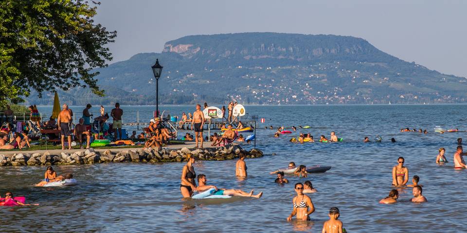 25 program a Balaton környékén júliusra