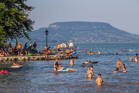 25 program a Balaton környékén júliusra