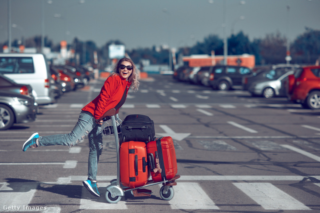 A feltűnőbb színű bőrönd megkönnyíti a dolgunkat a reptéren is