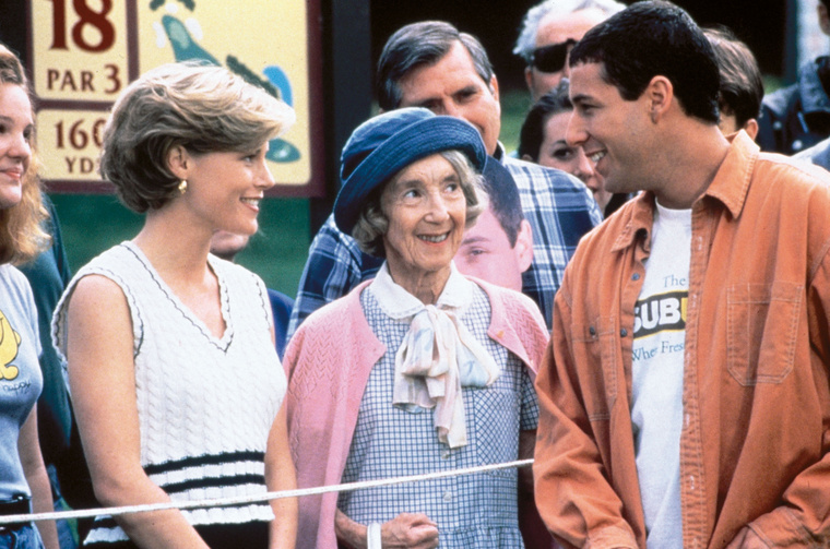 Julie Bowen, Frances Bay és Adam Sandler a Happy, a flúgos golfos című film egy jelenetében. (Fotó: Universal Pictures/Northfoto)