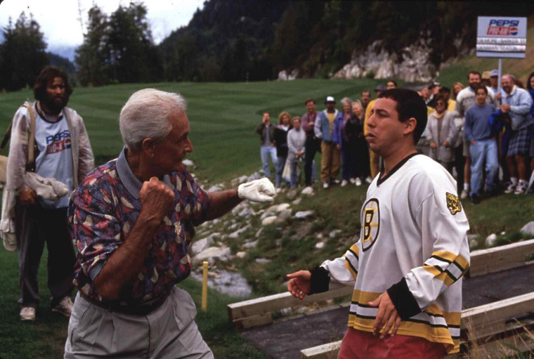 Bob Barker és Adam Sandler a Happy, a flúgos golfos című film egy jelenetében. (Fotó: United Archives/IFTN/Northfoto)