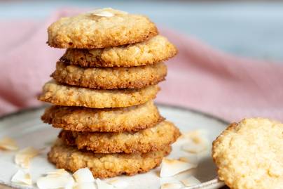 4 hozzávalós kókuszos keksz: gluténmentes és vegán is