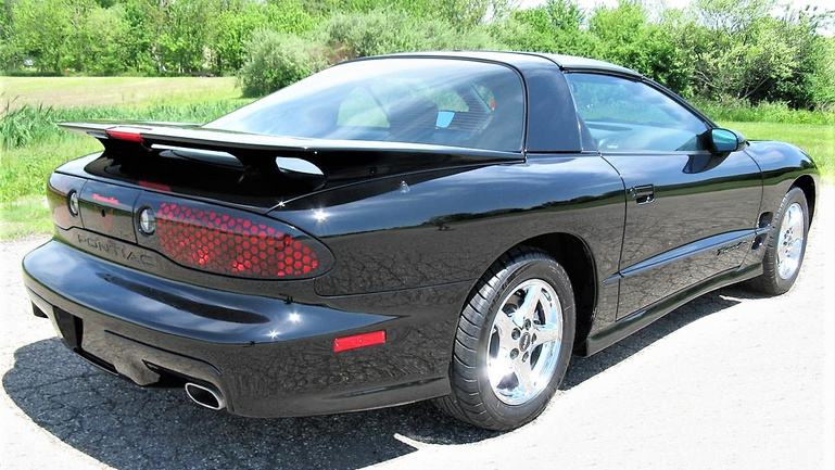 1998 Pontiac Firebird Trans Am /Fotó: Wikipedia