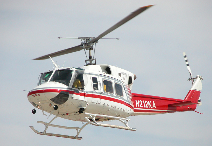 Egy Bell 212-es helikopter