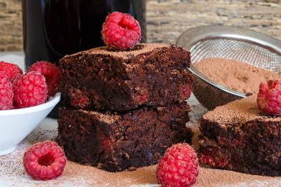 Málnás brownie mentesen: ezzel indítsd a nyári sütiszezont