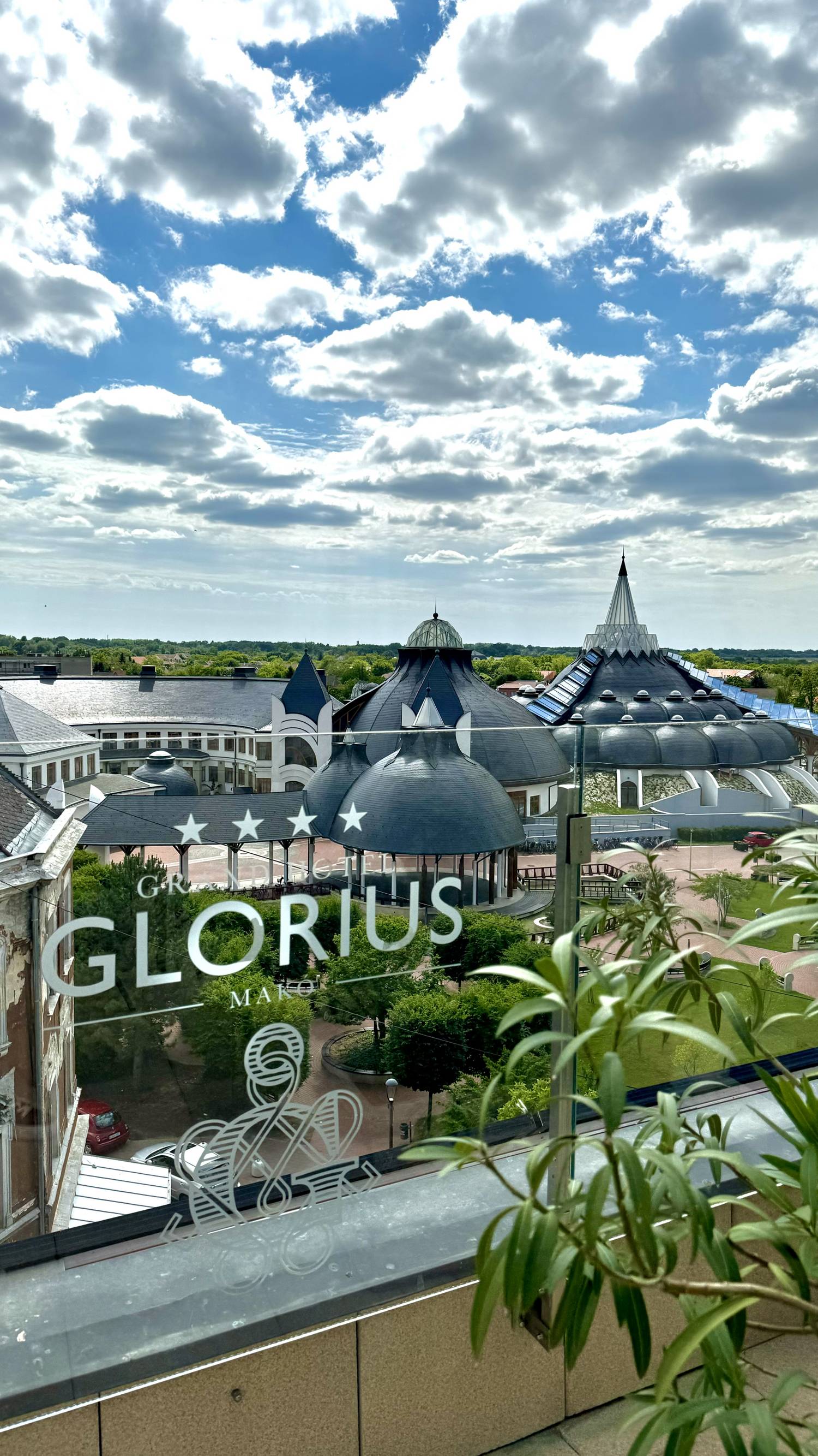 A Glorius Hotel tetőteraszáról csodálatos kilátás nyílik a városra.
