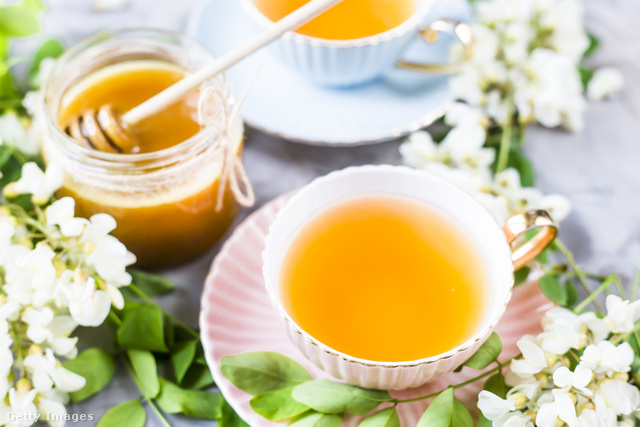 Az akácfa virágából készült tea ivása után gyomorpanaszok jelentkezhetnek