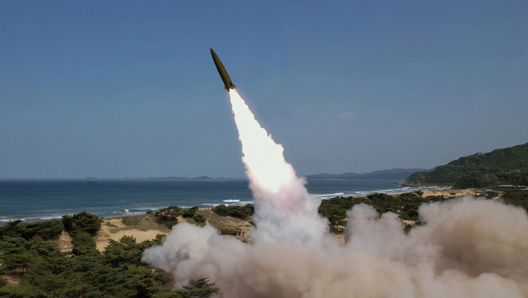 Észak-Korea szólt Japánnak, hogy ne lepődjön meg, június 4-ig ballisztikus rakétával lő ki egy műholdat
