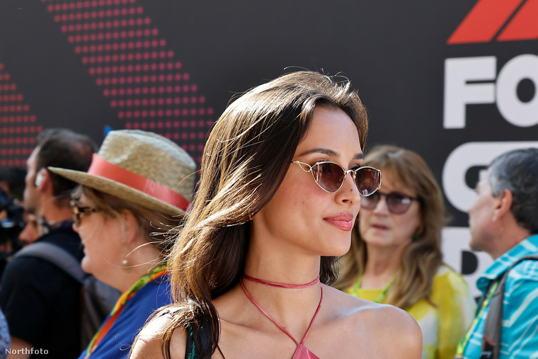 Alexandra Saint MleuxCharles Leclerc barátnője, aki a Scuderia Ferrari csapatához tartozik