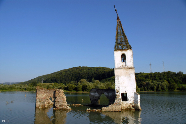 Bözödújfalu temploma 2014-ig dacolt az idővel, mielőtt elnyelte a víz