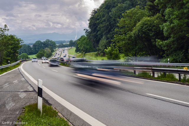 A 2x2 sávos úton a megemelt sebességhatárral is biztonságosabban lehet közlekedni