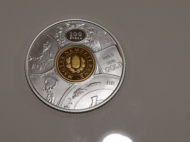 A legújabb keletű aranypénz a Nemzeti Bank 100 éves évfordulójára.