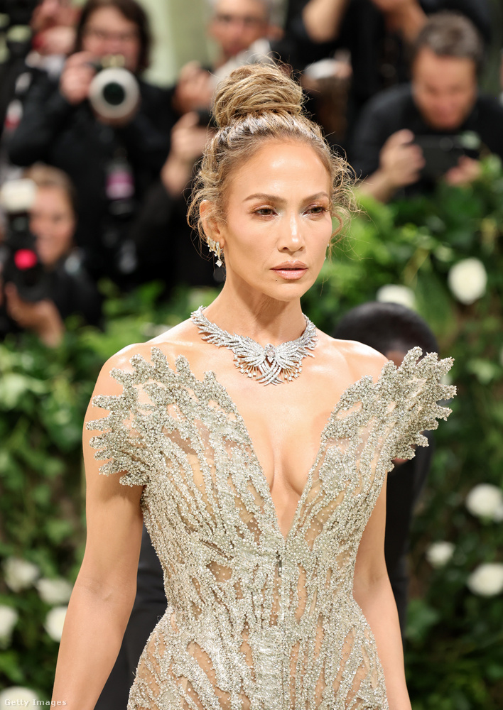 Jennifer LopezAzóta háttértáncosból aaz egyik legismertebb énekesnővé nőtte ki magát Jennifer Lopez, akinek 1999-ben jelent meg első albuma, legutóbbi, a kilencedik pedig idén februárban látott napvilágot