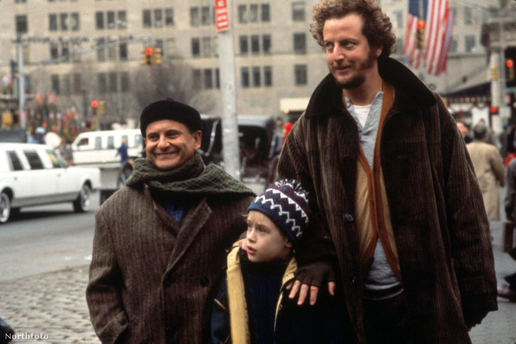 Joe Pesci, Macaulay Culkin és Daniel Stern a Reszkessetek, betörők! című film második részében