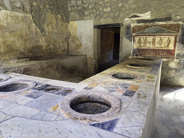 A rómaiak által thermopoliumnak nevezett vendéglátóhely olyan volt, mint manapság a gyorséttermek.