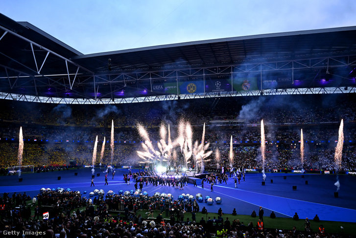 Lenny Kravitz fellép a londoni Wembley Stadionban 2024. június 1-én