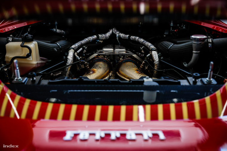 A Ferrari 296 Challenge modelljének technikai adatai különösen lenyűgőzőek