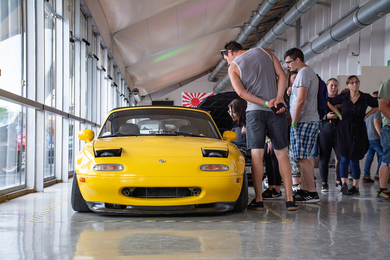 Japán tuningstílus szerint alakították át ezt az MX-5 NA-t, jól áll neki a Sleepy Eye!