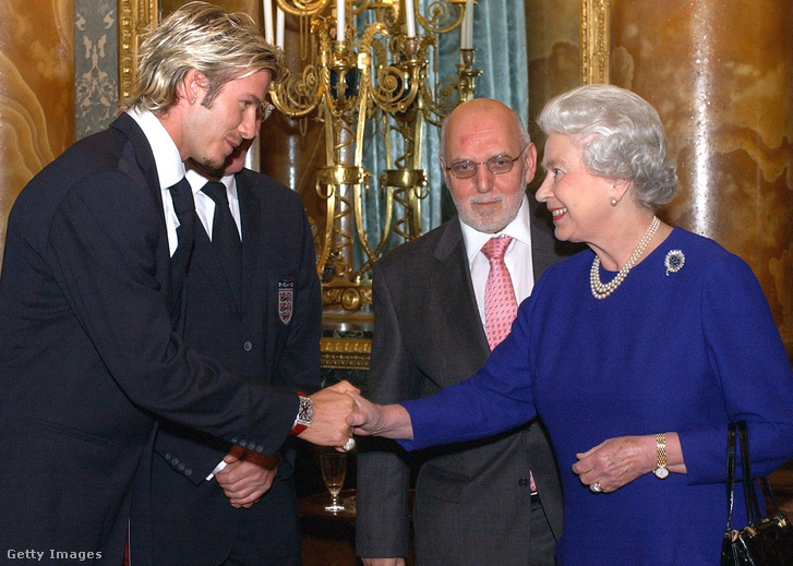 David Beckham és II. Erzsébet első találkozása 2002-ben
