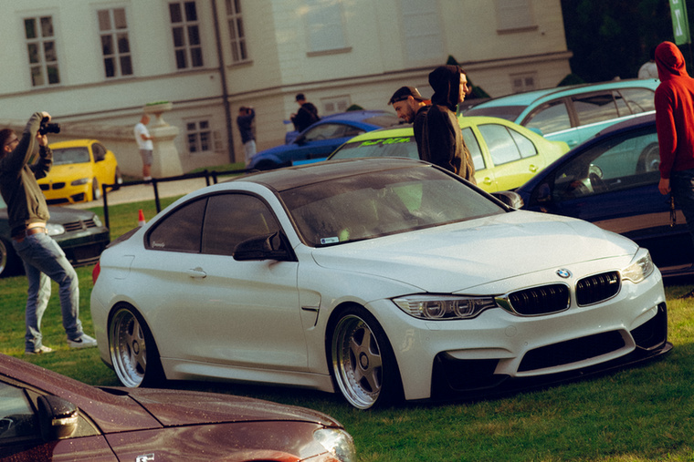 BMW M4 nélkül nem teljes egy autós kiállítás sem.
