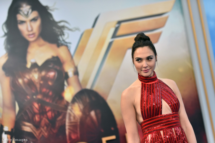 Gal Gadot a Wonder Woman premierjén.