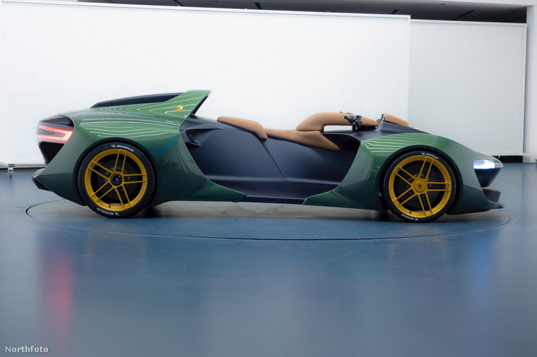 A Lotus versenyautókra hajazó, tető nélküli Engler V12 quad 2,4 másodperc alatt gyorsul 100 km/órás sebességre, végsebessége pedig 402 km/óra.
