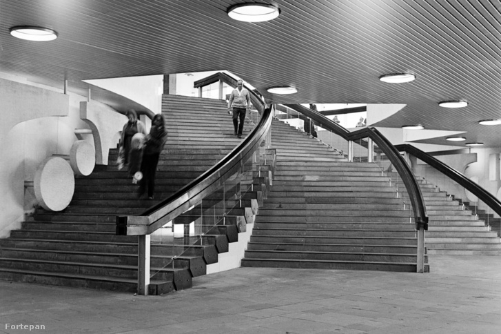 Déli pályaudvar, feljárat a metróállomás felől a pénztárcsarnokba 1973-ban