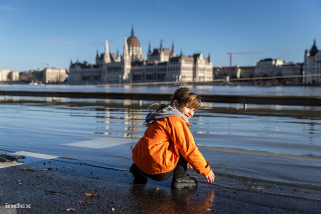 Az árvíz Budapesten szombaton tetőzhet majd
