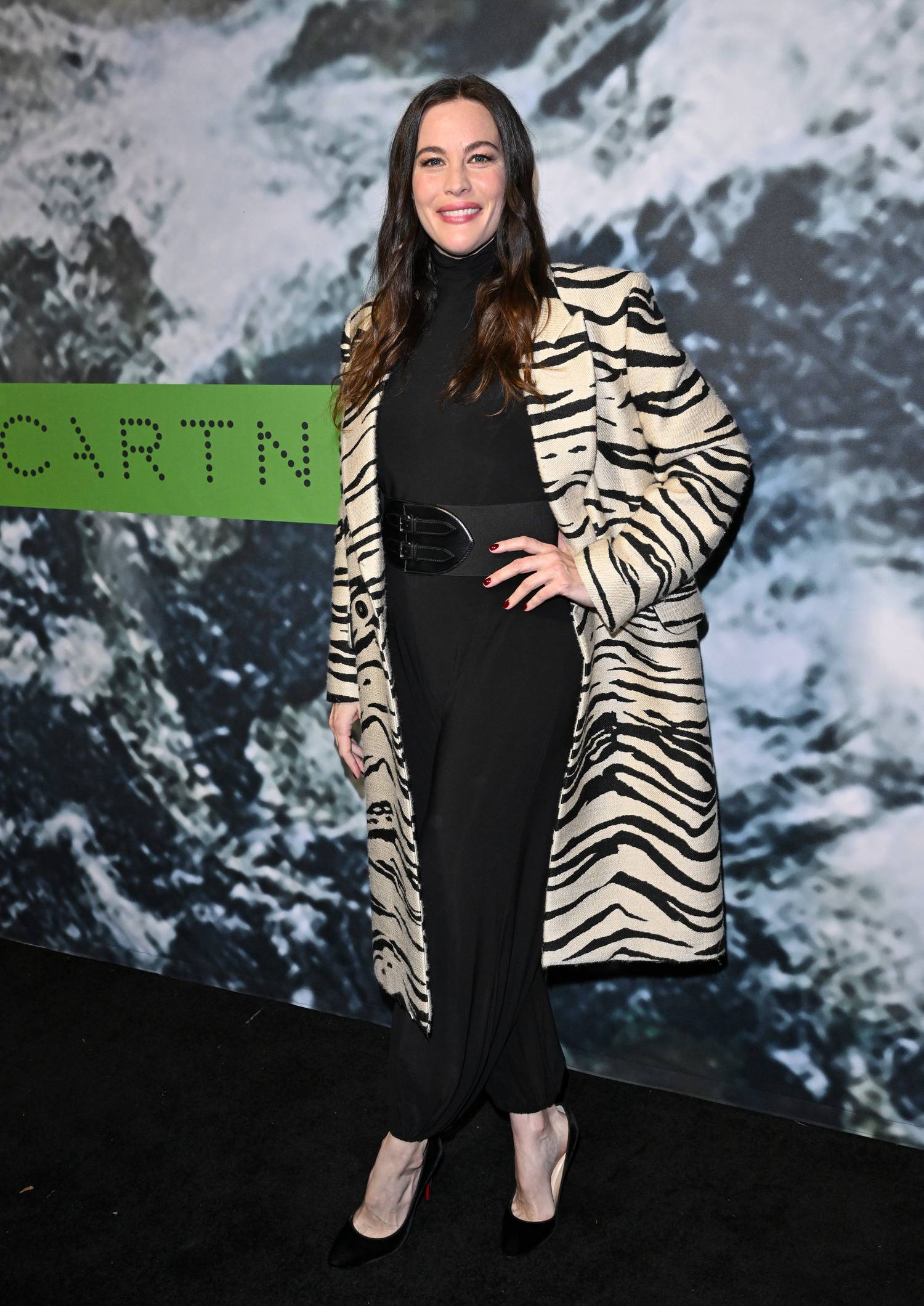 A 46 éves Liv Tyler alakjára is odafigyel, Instagram-képei is árulkodnak arról, hogy közelebb az ötvenhez is bomba formában van, követői nem is győzik dicsérni.