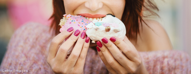 Amikor cukros ételt eszünk, az agyunkban boldogsárhormon, vagyis dopamin termelődik