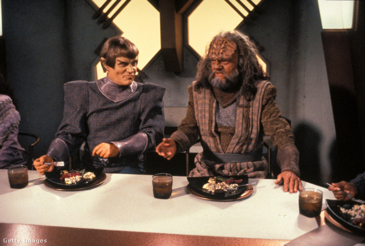 Alan Scarfe és Richard Herd a Star Trek: Az új nemzedék című televíziós sorozat 1993. március 1-jei epizódjának egyik jelenetében