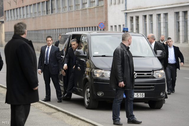 Orbán Viktor miniszterelnök megérkezik az Ózdi Ipari Parkba