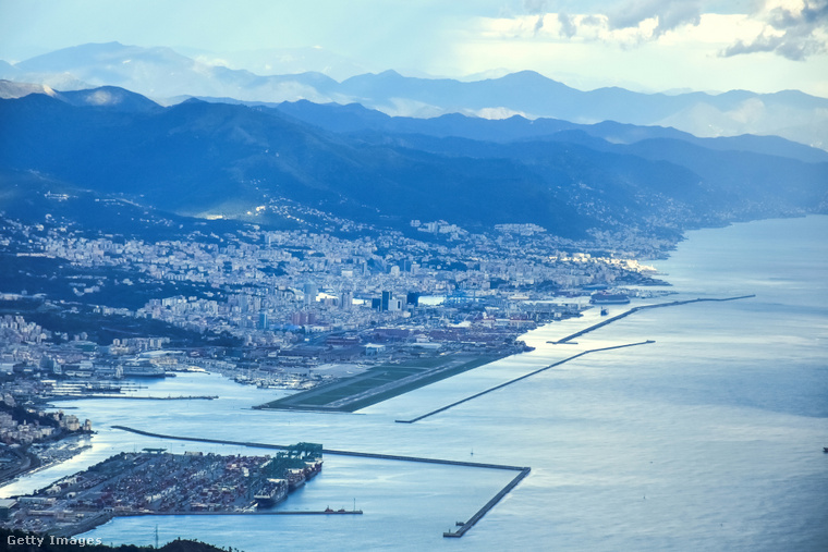 Genova látképe leszállás közben. (Fotó: Smartshots International / Getty Images Hungary)