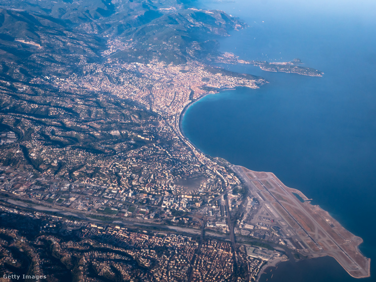 Nizza partvonalának látképe egy repülőgépből leszállás közben. (Fotó: Craig Hastings / Getty Images Hungary)