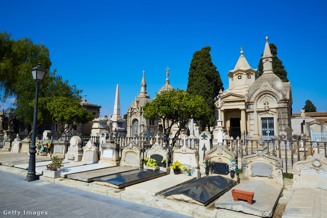 Spanyolország harmadik legnagyobb városában leginkább csak a temetőkben jut hely a napelemeknek