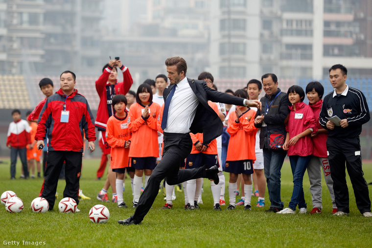 David Beckham ekkor még magabiztosnak tűnt. (Fotó: Lintao Zhang / Getty Images Hungary)