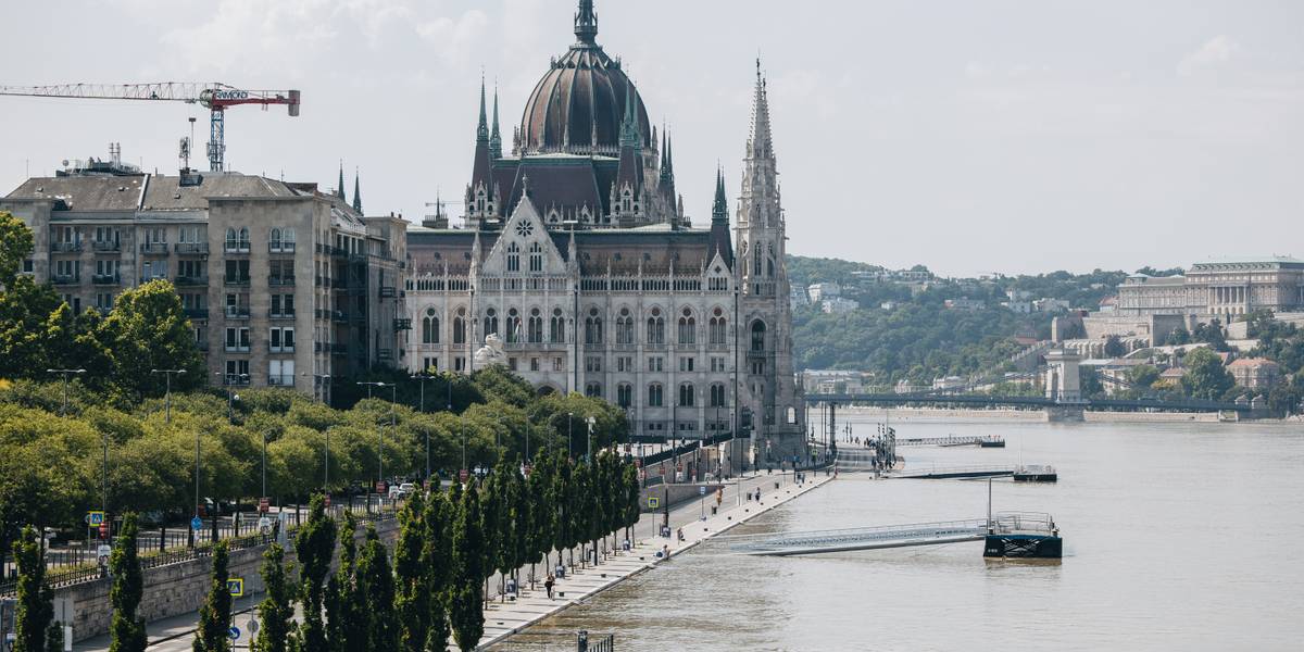 Vízen jártunk a rakparton – Képeken mutatjuk, hogyan tetőzött a Duna Budapesten