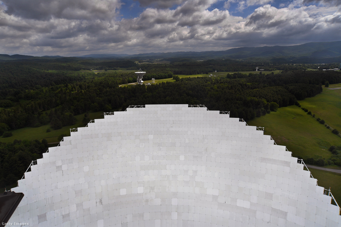 Kilátás a The Robert C. Byrd Green Bank Telescope tetejéről a nyugat-virginiai Green Bankben 2019. június 6-án