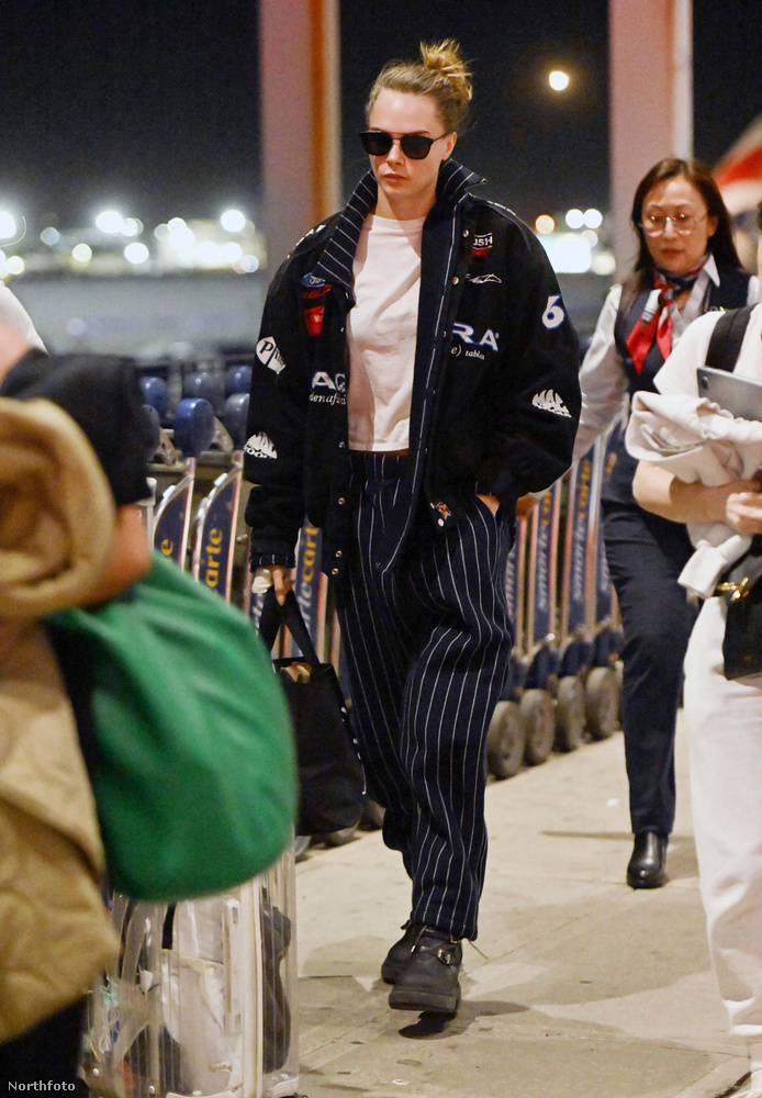 Cara Delevingne&nbsp;A brit divatvilág és filmipar ismert alakja, elegánsan jelent meg a New York-i JFK repülőtéren, miközben egy Viagra versenykabátban tündökölt a Met Gála után
