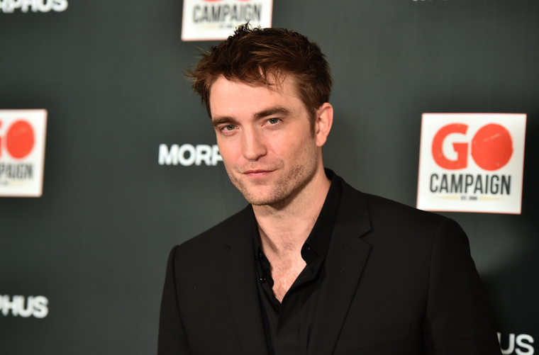 Robert PattinsonPattinson többször is bevallotta már, hogy az Alkonyat-filmek nem tartoznak a kedvencei közé