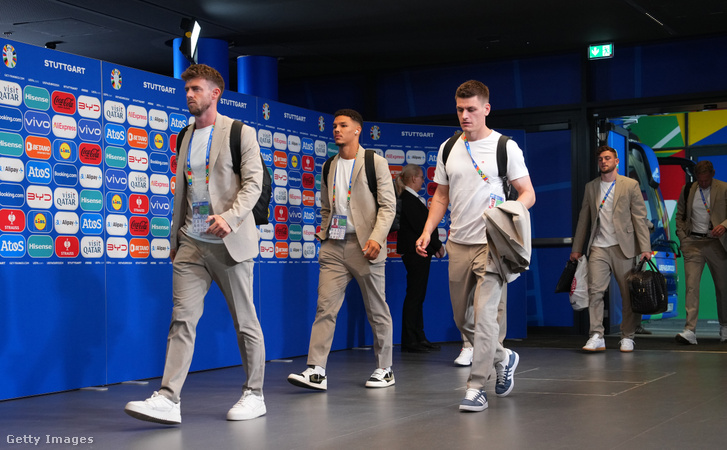 Dánia játékosai érkeznek a stadionba a Szlovénia–Dánia UEFA EURO 2024 csoportmérkőzés előtt a Stuttgart Arénában 2024. június 16-án
