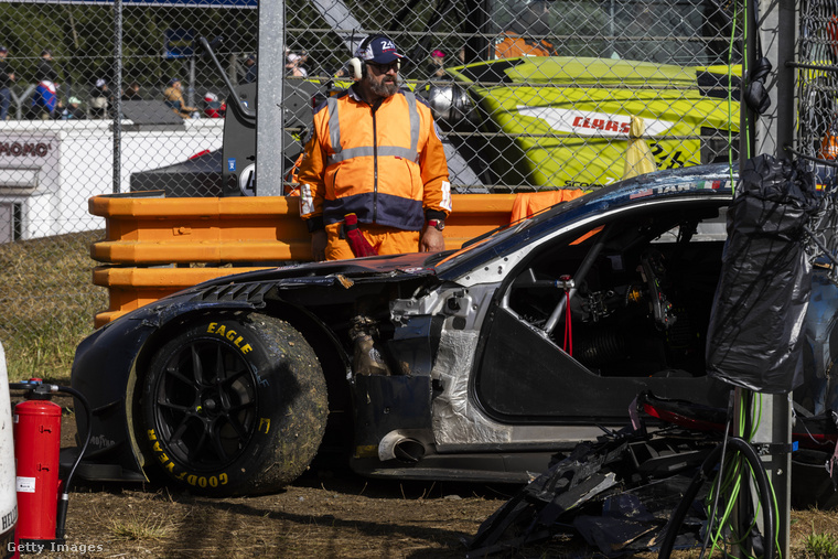 A verseny legijesztőbb balesetét a Heart Of Racing 27-es Aston Martinja szenvedte el