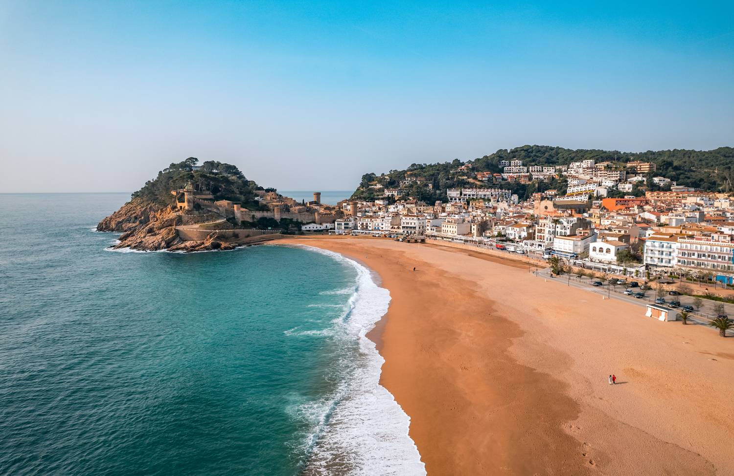 Spanyolország 639 kék zászlós strandjával és száznál több kikötőjével, hajójával listavezető. A képen látható Platja Gran strand a Costa Brava gyöngyszeme, de nehéz mellényúlni a tiszta, homokos partú, kiváló felszereltségű strandok sokaságában.